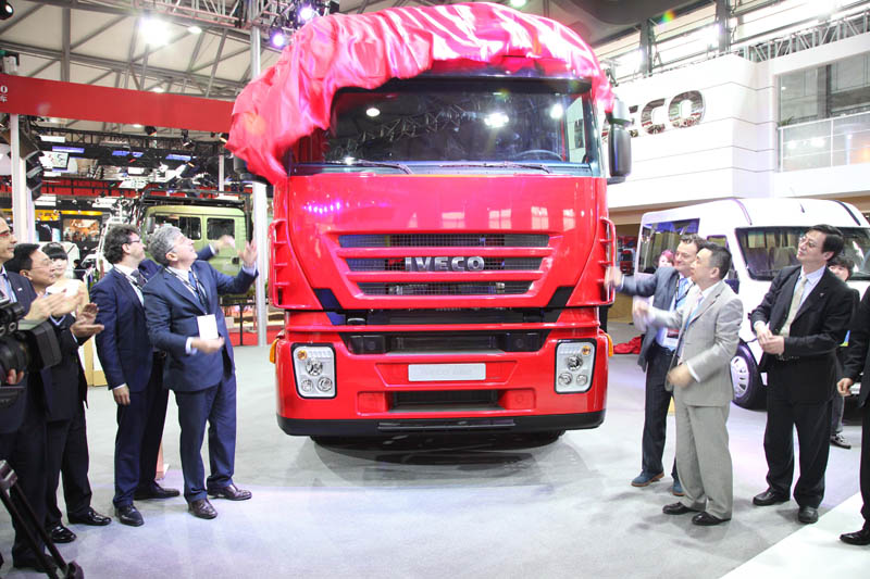 Iveco представила в России новый грузовик 682 Iveco представила в России новый грузовик 682